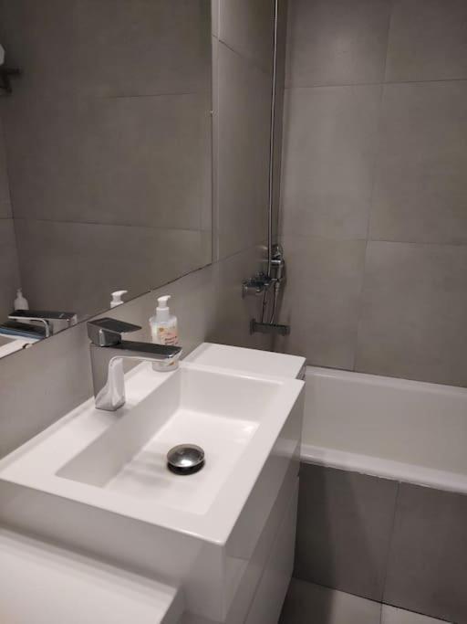 Clasico Y Moderno Departamento En El Corazon De Buenos Aires Apartamento Exterior foto