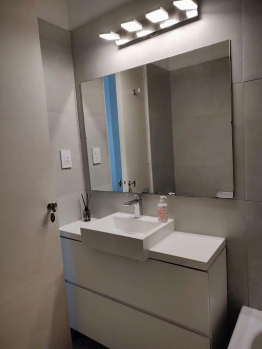 Clasico Y Moderno Departamento En El Corazon De Buenos Aires Apartamento Exterior foto
