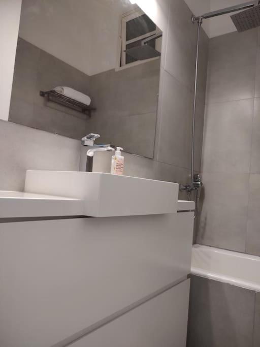 Clasico Y Moderno Departamento En El Corazon De Buenos Aires Apartamento Exterior foto
